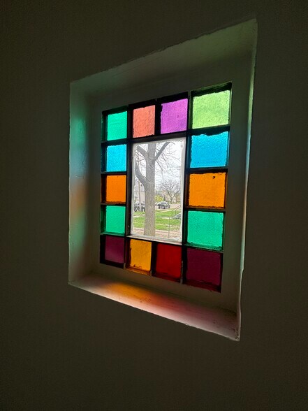 Building Photo - 633 W North St