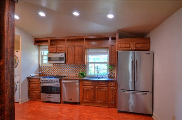 Building Photo - 919 Jackson Ave