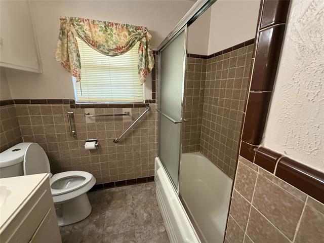 Building Photo - 605 Clebud Dr