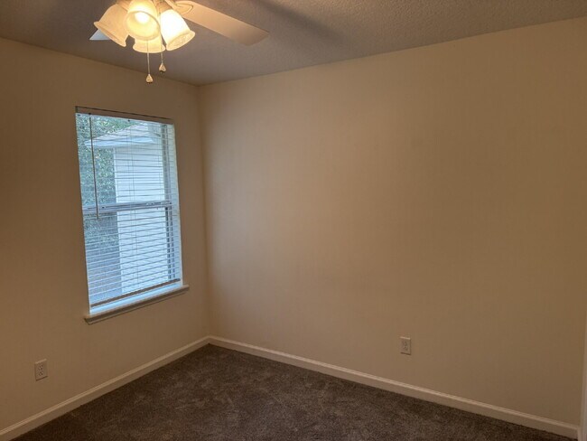 Building Photo - FOR RENT!!!!!-   2nd months rent is FREE!!!!