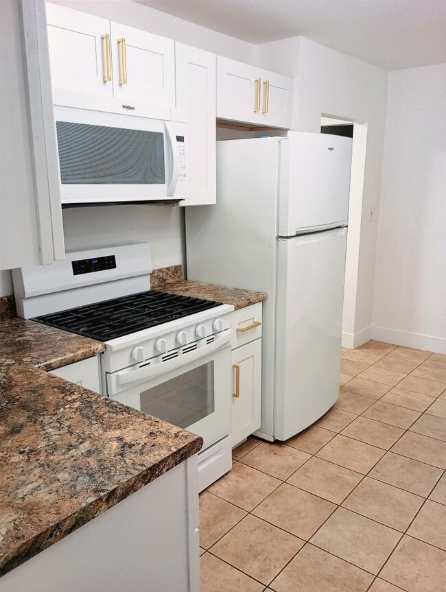 Building Photo - 836 Belmont St