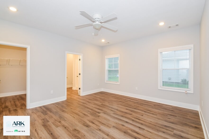 Building Photo - 1027 Autumns Wood Cir E
