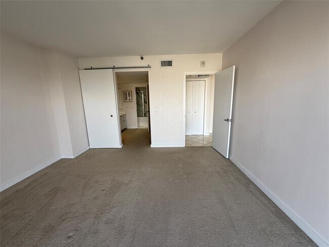 Building Photo - 19707 Turnberry Way