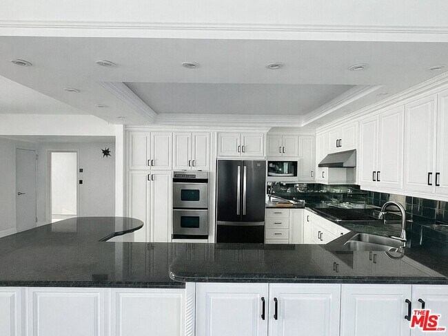 Building Photo - 17366 Sunset Blvd