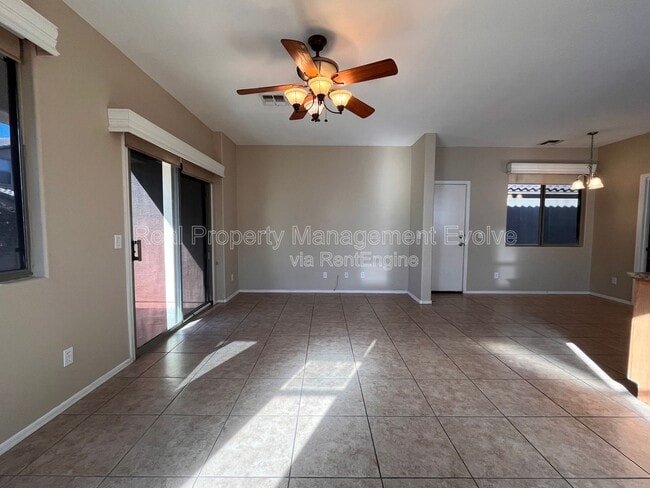 Building Photo - 14707 W Poinsettia Dr