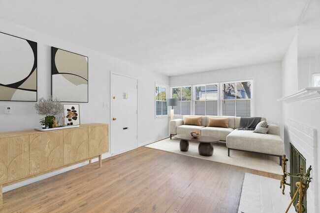 Main Entry Room Furnished - 2935 Westwood Blvd