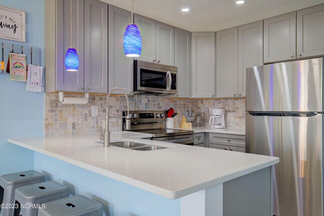 Building Photo - 1883 New River Inlet Rd