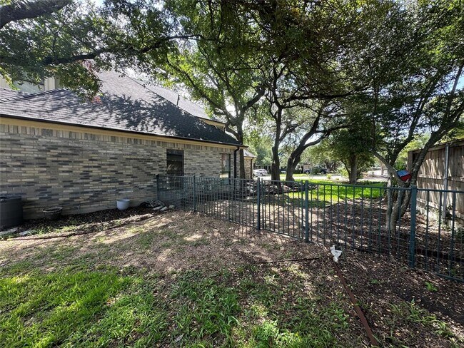 Building Photo - 918 Blue Spring Cir