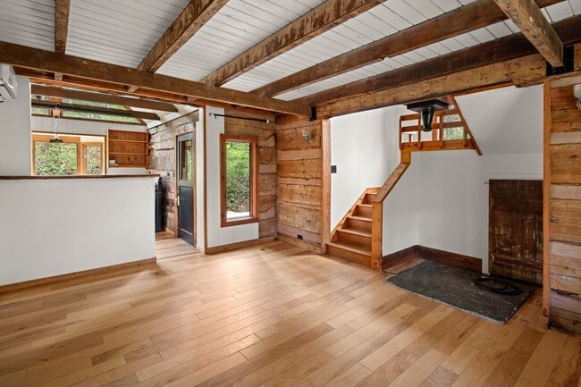 Building Photo - Sovereign Oaks Cabin