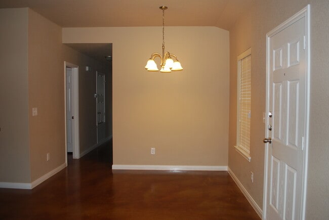 Building Photo - 1510 Dakota Ter