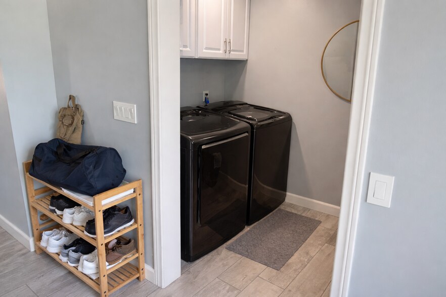 Building Photo - 11260 Orion Ave