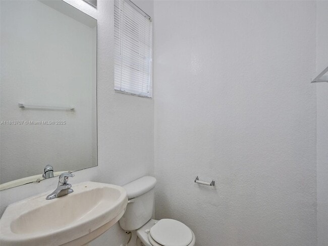Building Photo - 1215 Lucaya Dr