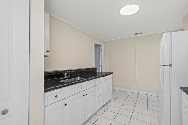 Building Photo - 137 Riberia St