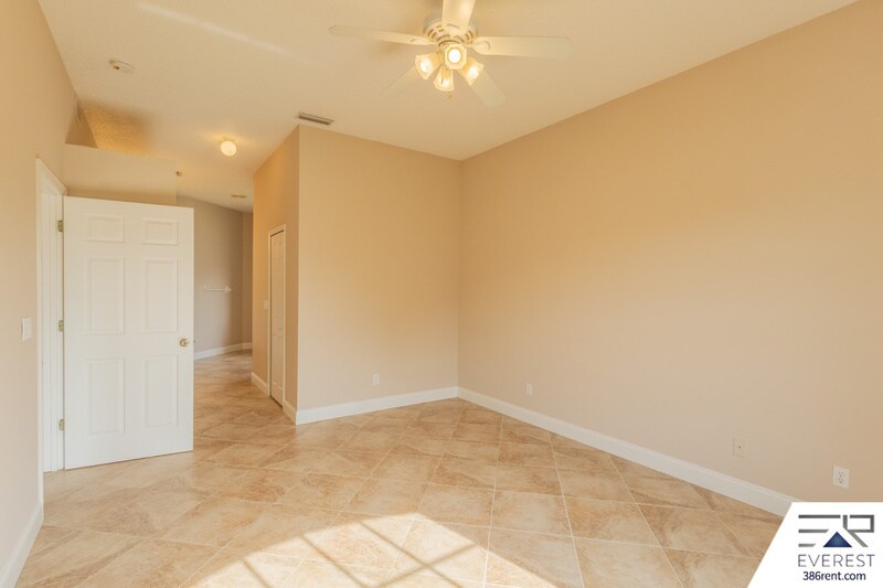 Building Photo - 14 Lysander Ln