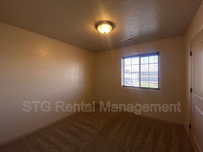 Building Photo - 290 W Buena Vista Blvd