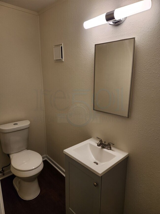 Building Photo - *Availabe Soon* Completely Remodeled Home!