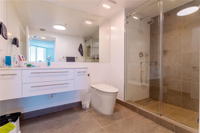 Building Photo - 335 S Biscayne Blvd