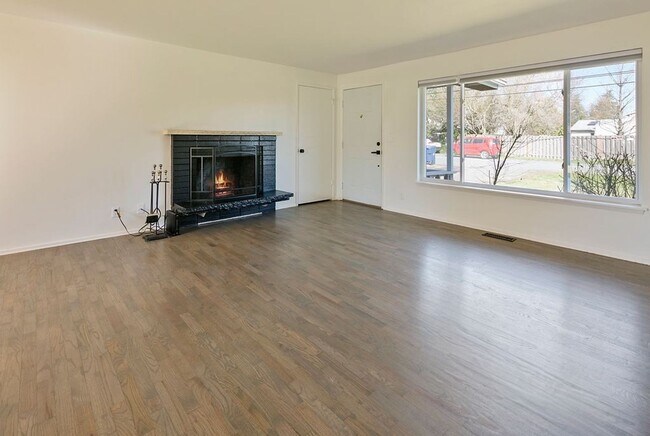 Building Photo - Adorable 3 bedroom Lynnwood rambler