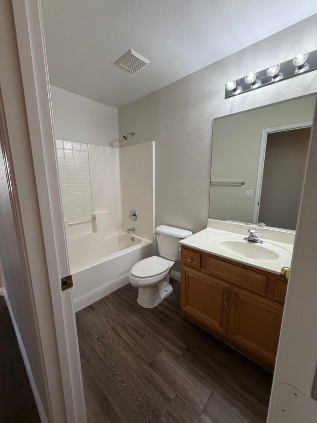 Building Photo - 3 bedroom single story home with no HOA
