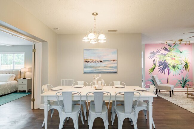 Building Photo - Fully Furnished 3BR/2BA St. Pete Home – Modern Updates & Prime Location