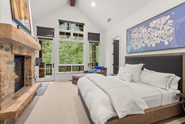 Building Photo - 289 Exhibition Ln