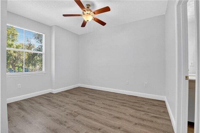 Building Photo - 2032 Alta Meadows Ln