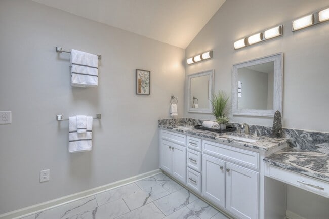 Building Photo - 204 Hogan Ln