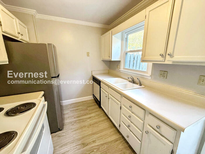 Building Photo - 713 Carr Ave