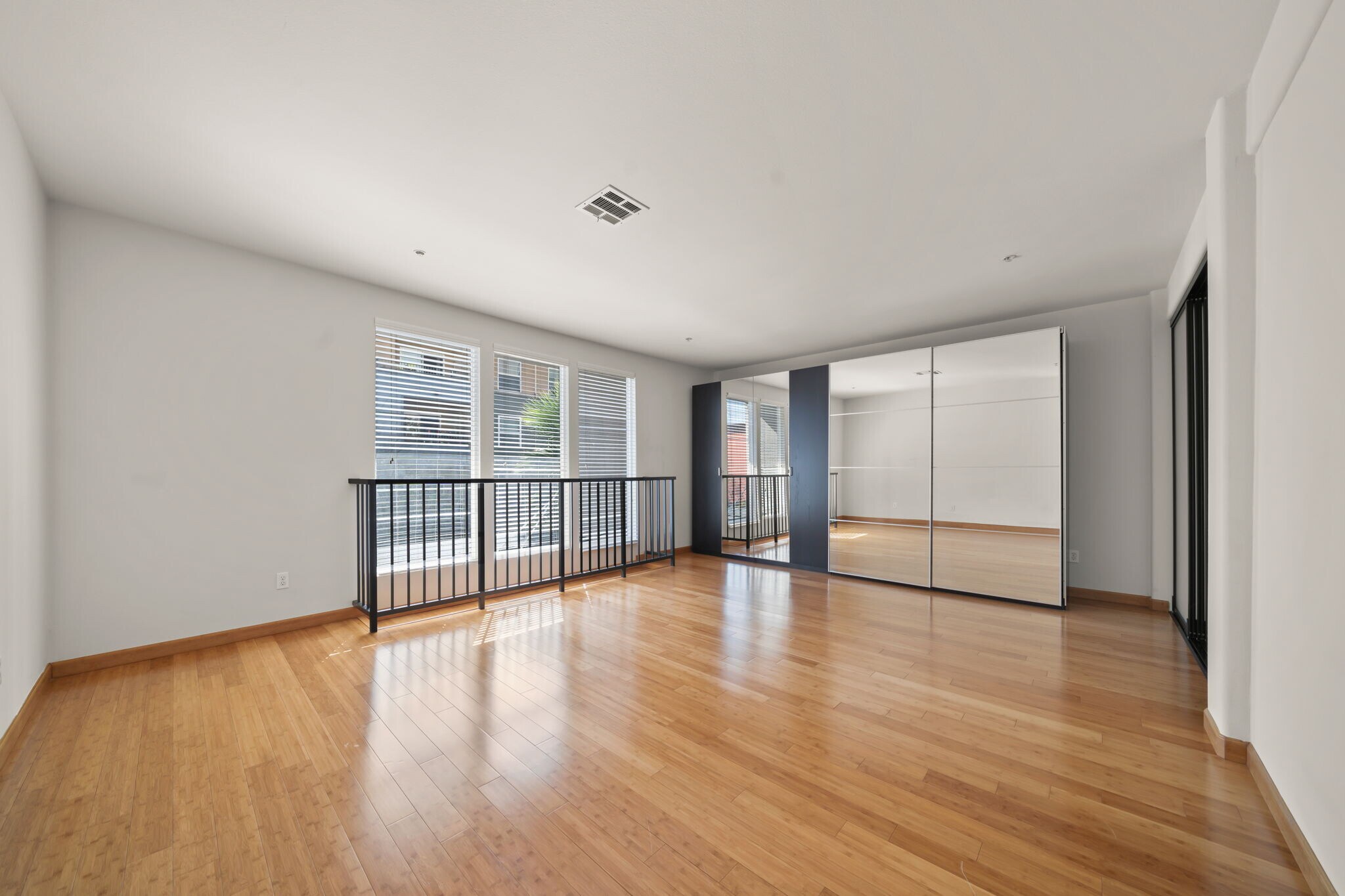 Building Photo - 360 W Ave 26 Ave