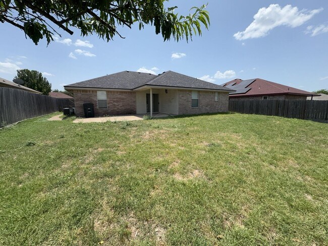 Building Photo - 2611 Littlewood Dr