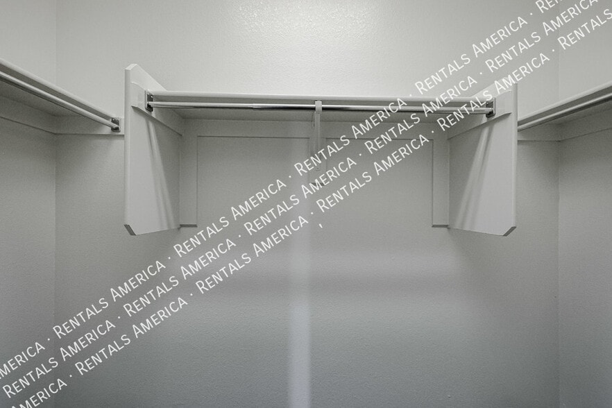 Building Photo - 1255 S Rialto