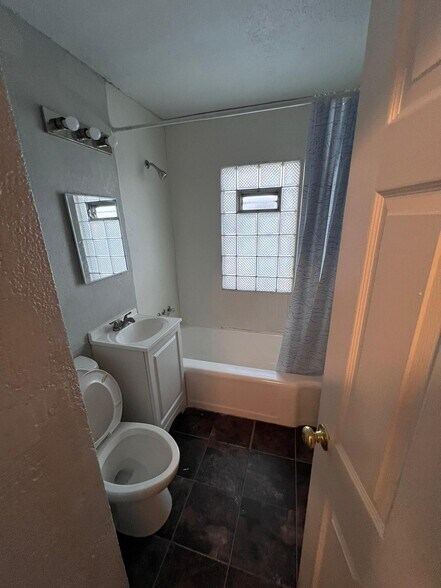 Building Photo - 4756 N 19th Pl