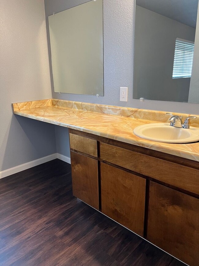 Building Photo - 3 bedroom home in Shasta Lake City