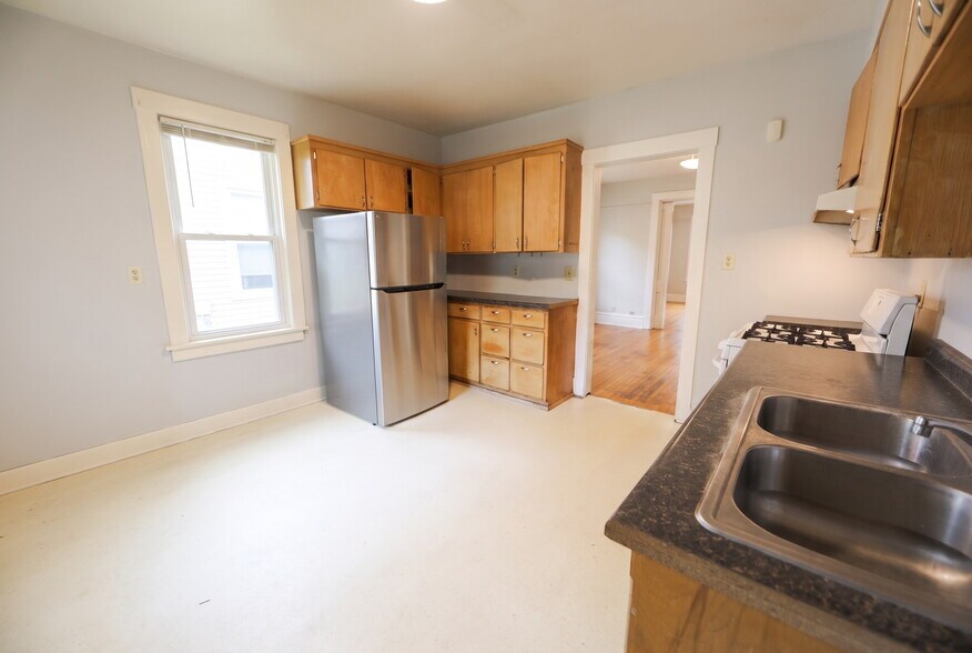 Building Photo - 410 W Mifflin St