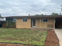 Building Photo - Cute 3 BR 1 bath home with large fenced ya...