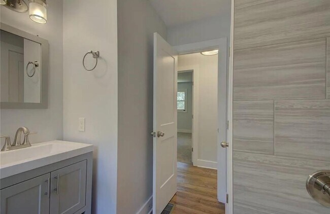 Building Photo - 985 Frontier Trail SW