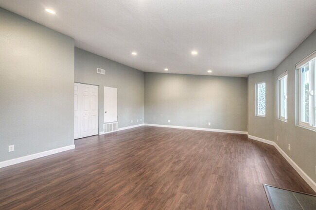 Building Photo - Tamarack Coastal Retreat! 1/2 Duplex with ...