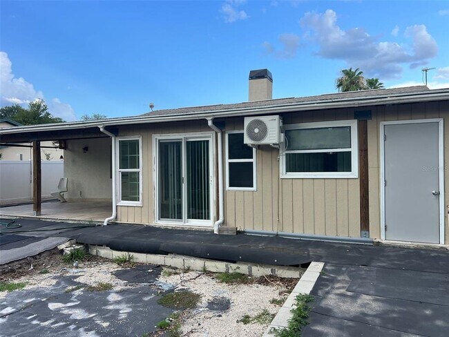 Building Photo - 8010 Woodvine Pl