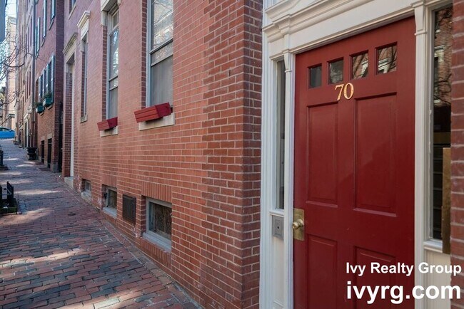 Building Photo - 70 Phillips St