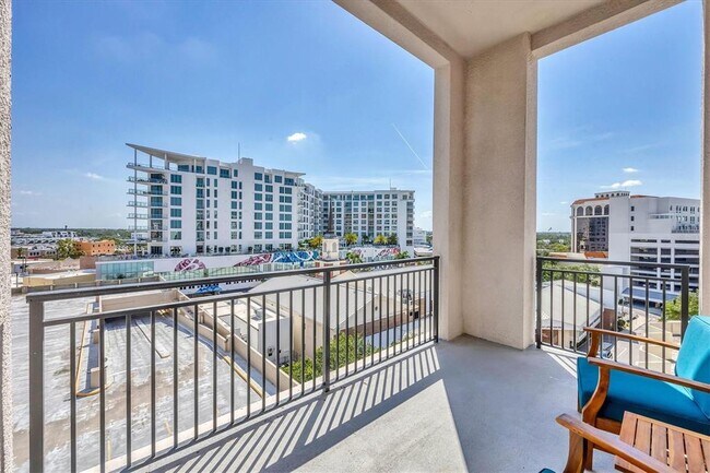 Building Photo - 33 S Palm Ave
