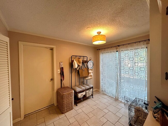 Building Photo - Gorgeous Condo in The Gated Community of T...