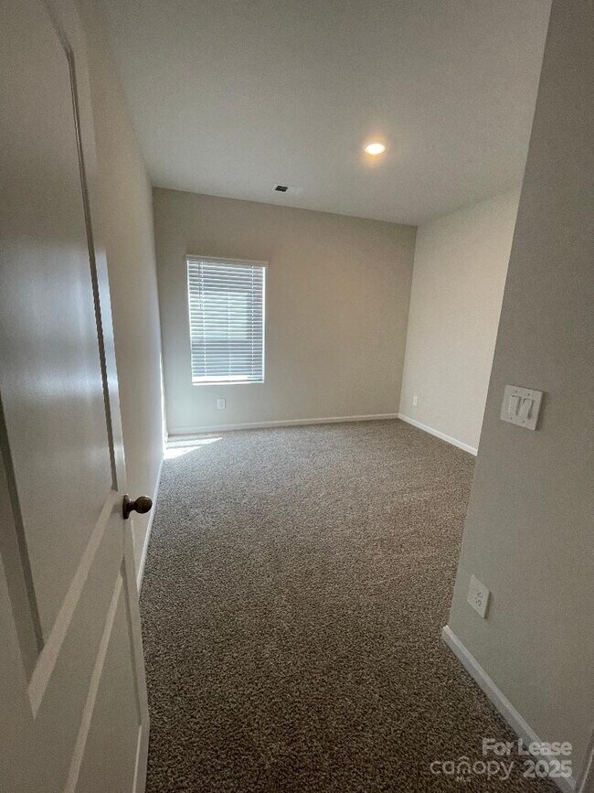 Building Photo - 110 Bird Dog Dr