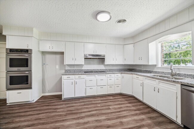 Building Photo - 111 Chadwick Rd