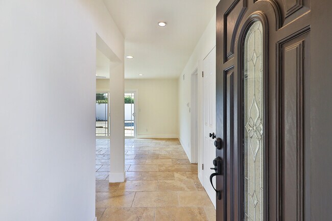 Building Photo - 8601 Santa Susana Plz