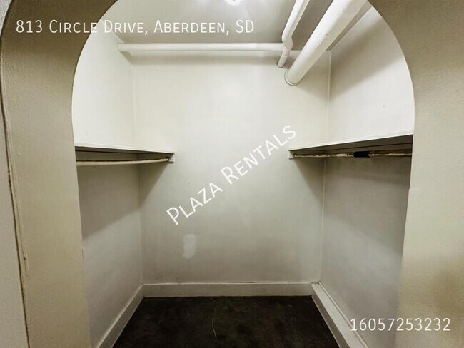 Building Photo - 19 7th Ave SE