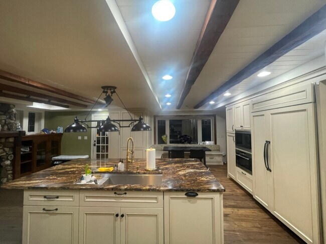 Building Photo - 27 S Riverview Hts