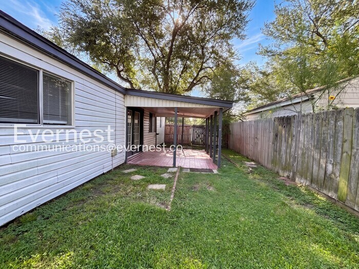 Building Photo - 1379 Dell Dale St