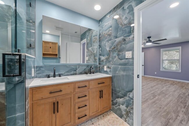 Building Photo - 2175 Park Rd