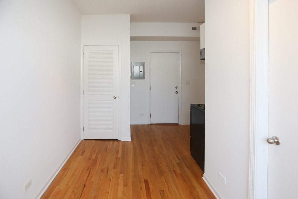 Building Photo - 5054 N Winthrop Ave