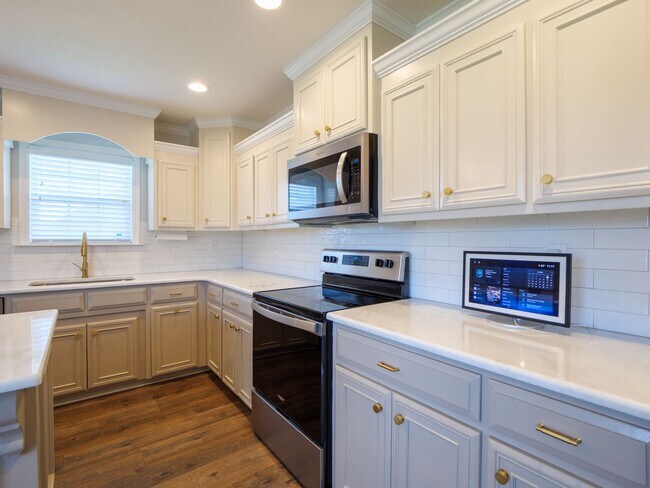 Building Photo - 3960 Landings Cir